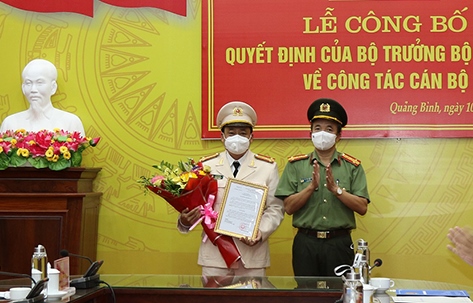 Công bố quyết định bổ nhiệm Phó Giám đốc Công an tỉnh Quảng Bình và Đắk Lắk - Ảnh 1.