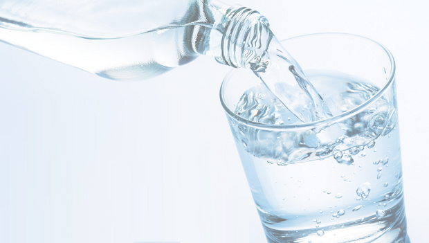 Thói quen uống nước nóng pha với nước lạnh sẽ gây hại nếu bạn không nắm rõ 3 điều quan trọng này: vi khuẩn sinh sôi, cơ thể mắc bệnh - Ảnh 2.