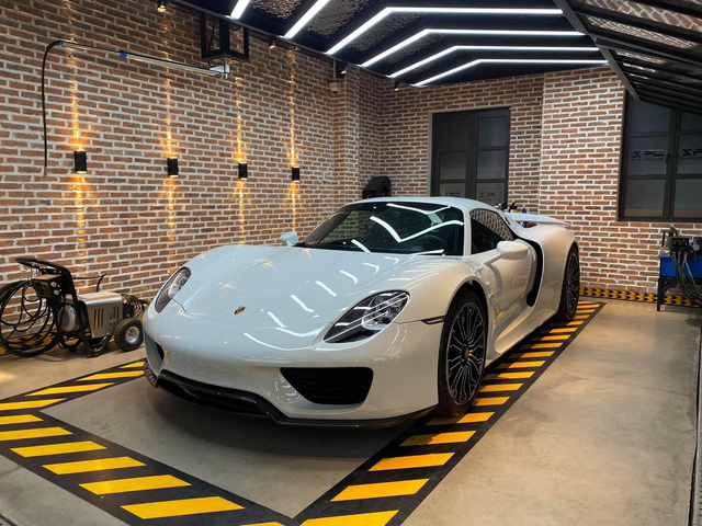 Rộ tin Porsche 918 Spyder độc nhất Việt Nam bất ngờ trở lại trong garage của nữ doanh nhân 9x, đập tan tin đồn chia tay siêu phẩm độc nhất Việt Nam? - Ảnh 2.