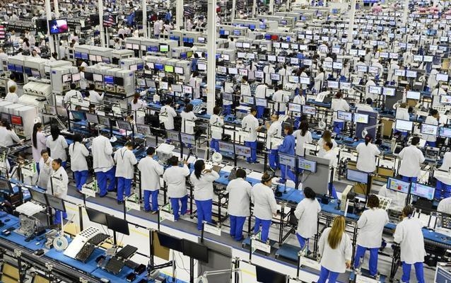 Tuyển kỷ lục 10.000 nhân công một ngày, nhà máy Foxconn chạy hết tốc lực để sản xuất iPhone 13 - Ảnh 2.