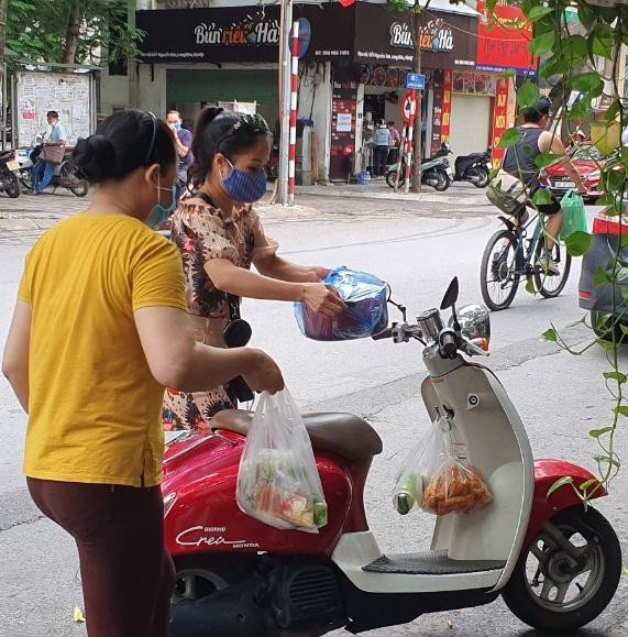  Khách mang nồi đi mua phở, chủ quán lãi to dù không tăng giá  - Ảnh 8.