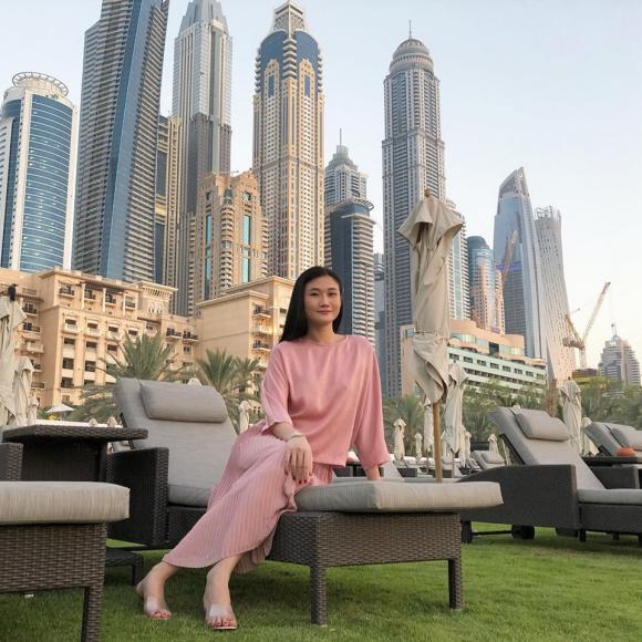 Cuộc sống như bà hoàng của Á quân Vietnams Next Top Model tại Dubai: Ở nhà 23 tỷ, thuê giúp việc 17 triệu, đi du lịch đều đều - Ảnh 7.