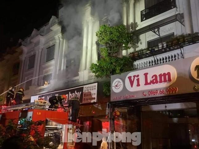 Cháy lớn thiêu rụi ngôi nhà ở chợ quần áo lớn nhất Hà Nội - Ảnh 7.
