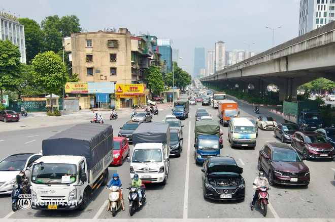 Hà Nội: Đường vành đai 3 trên cao ùn tắc hàng km từ Linh Đàm tới nút giao Phạm Hùng - Ảnh 11.