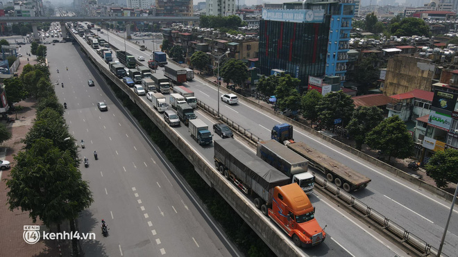 Hà Nội: Đường vành đai 3 trên cao ùn tắc hàng km từ Linh Đàm tới nút giao Phạm Hùng - Ảnh 9.