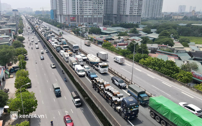 Hà Nội: Đường vành đai 3 trên cao ùn tắc hàng km từ Linh Đàm tới nút giao Phạm Hùng - Ảnh 10.