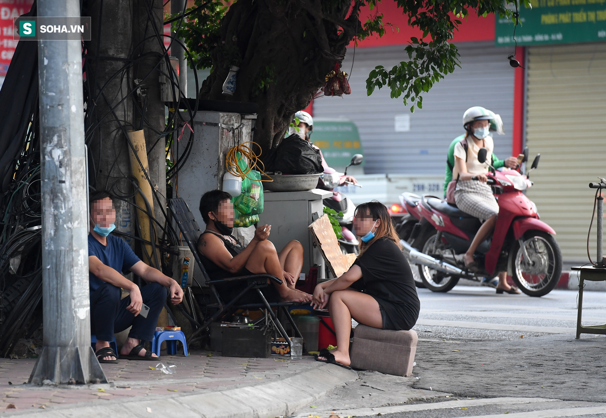 Hà Nội: Phố thời trang, nội thất mở cửa công khai dù chưa được phép - Ảnh 11.