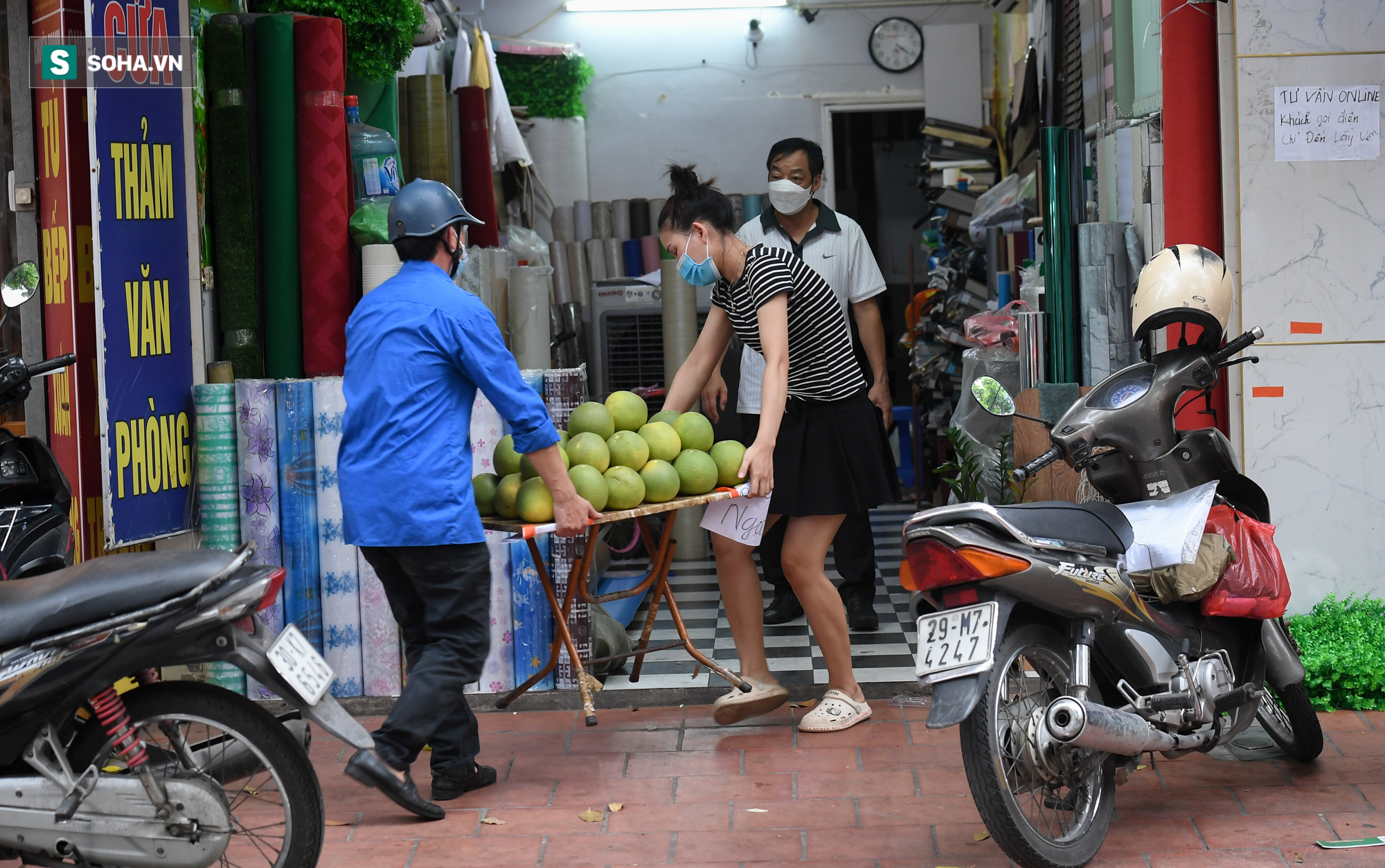 Hà Nội: Phố thời trang, nội thất mở cửa công khai dù chưa được phép - Ảnh 6.