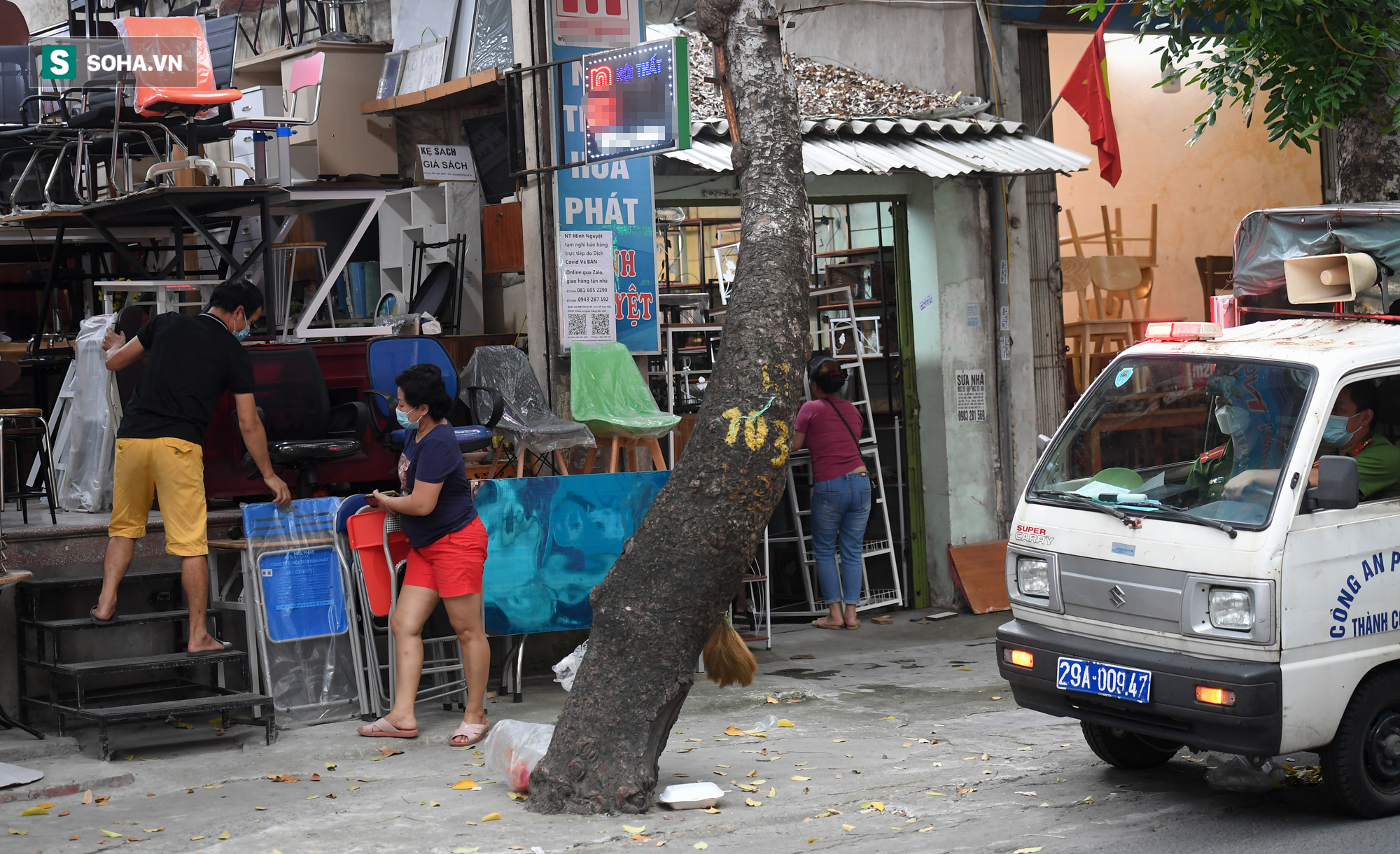 Hà Nội: Phố thời trang, nội thất mở cửa công khai dù chưa được phép - Ảnh 7.