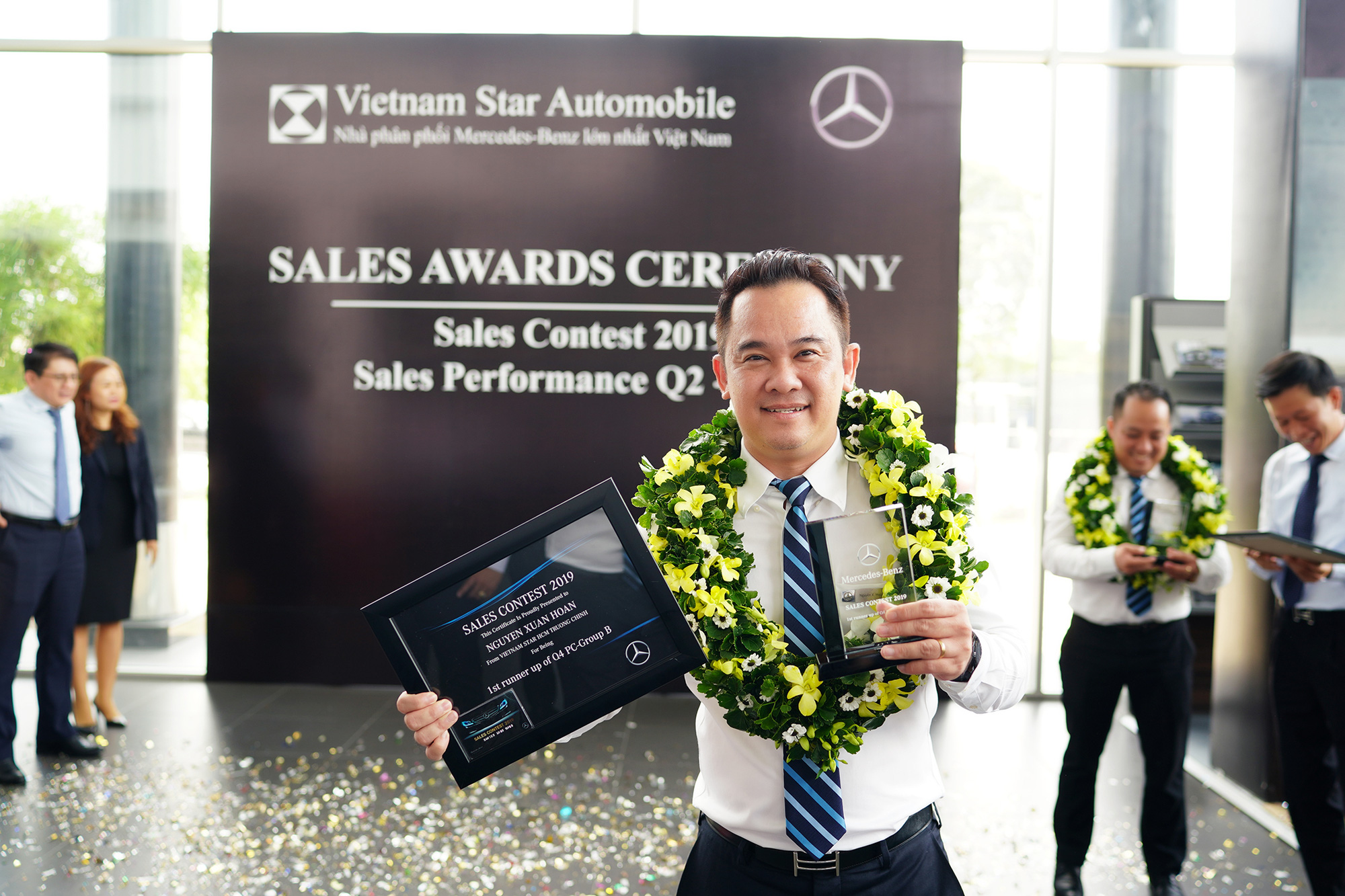Mr Xuân Hoàn - tay Sales Mercedes nổi danh như cồn, phù thuỷ độ hàng trăm xe tiền tỷ khắp cả nước: Đã làm thì phải CHẤT! - Ảnh 9. Mr Xuân Hoàn - tay Sales Mercedes nổi danh như cồn, phù thuỷ độ hàng trăm xe tiền tỷ khắp cả nước: Đã làm thì phải CHẤT! - Ảnh 9.
