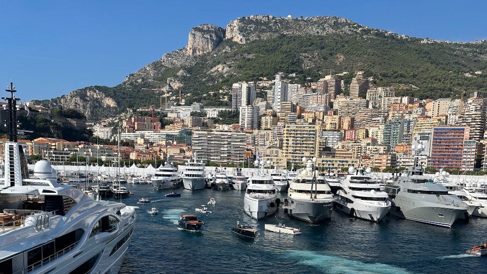 Cảnh xa xỉ tại triển lãm du thuyền Monaco, nơi quy tụ tài sản của nhà giàu thế giới