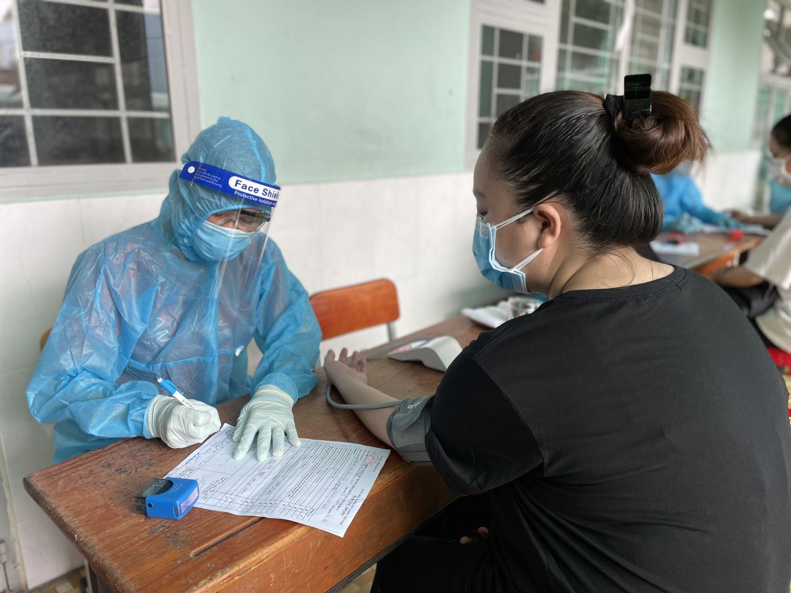 TP Hồ Chí Minh đã qua đỉnh dịch, số bệnh nhân nặng phải thở máy ngày càng giảm - Ảnh 1.