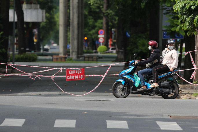  Người dân TP HCM mong chờ ngày tháo bớt các chốt chặn  - Ảnh 4.