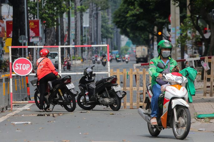  Người dân TP HCM mong chờ ngày tháo bớt các chốt chặn  - Ảnh 5.