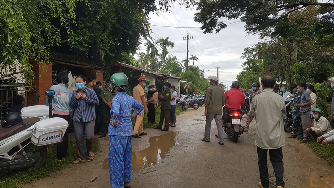  Nóng: Nổ như bom khiến một ngôi nhà ở Quảng Nam bị xé toang, 2 vợ chồng nữ giáo viên tử vong  - Ảnh 2.