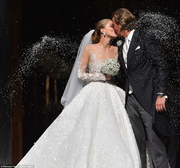 4 năm sau khi gây sốt với váy cưới hơn 20 tỷ đồng trong đám cưới xa hoa, cuộc sống của công chúa đế chế pha lê Swarovski giờ ra sao? - Ảnh 5.