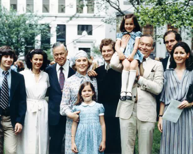 Estee Lauder - Người Do Thái được xưng tụng là nữ hoàng mỹ phẩm: Từng đổ nước hoa ra sàn để bán, bà chủ của loạt thương hiệu từ MAC, DKNY đến Tom Ford - Ảnh 7.