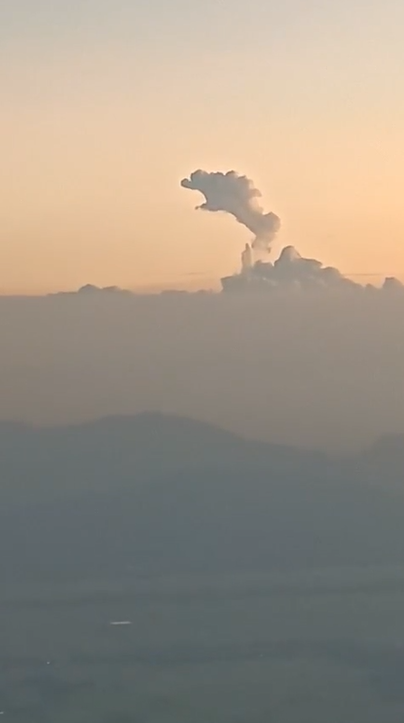 Xôn xao cảnh đám mây hình con rồng hiện ra lúc hoàng hôn ở vùng An Giang - Ảnh 2.