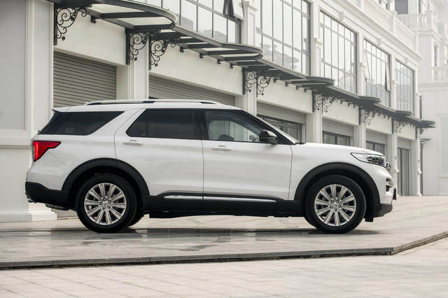 Khách Việt mất thêm 300 triệu đồng cho đại lý để mua Ford Explorer 2022 sớm dù không kịp có xe chơi Tết - Ảnh 4.