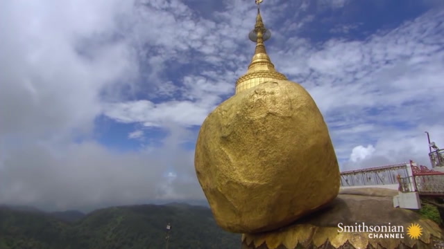 Ngôi chùa thách thức trọng lực trên bờ vực thẳm, chuyên gia: Đúng là kỳ quan thiên nhiên - Ảnh 1.