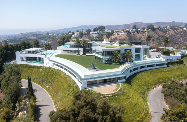 Bên trong siêu dinh thự gần 10.000 m2 tại Los Angeles, được niêm yết 295 triệu USD và sắp đấu giá - Ảnh 1.