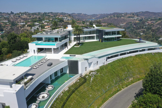 Bên trong siêu dinh thự gần 10.000 m2 tại Los Angeles, được niêm yết 295 triệu USD và sắp đấu giá - Ảnh 3.