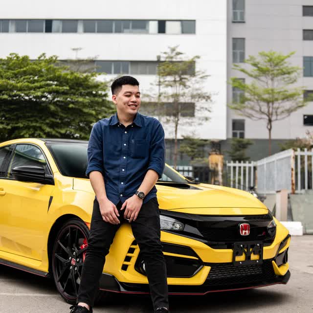 Người bán dàn xe khủng cho đại gia Quảng Ninh thưởng Tết: Anh ấy nói xe hơn 10 tỷ cần gì phải đặt màu, lấy về sơn lại cho nhanh - Ảnh 2.