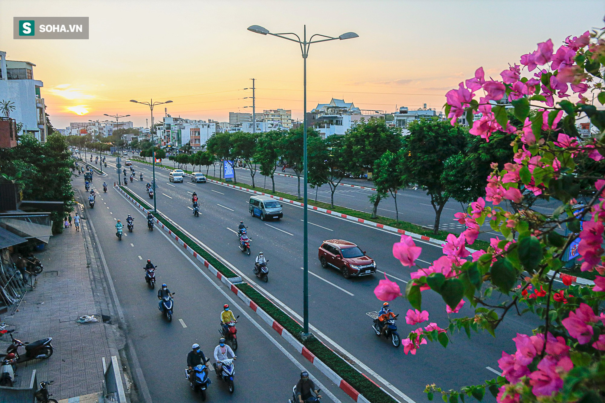 Tuyến đường 12 là một trong những con đường có khung cảnh tuyệt đẹp nhất ở Việt Nam. Với cảnh quan đa dạng, từ rừng xanh tươi đến con đường núi cao, bạn sẽ thích thú với những gì mà nơi đây mang lại. Hãy nhấn chuột để thưởng thức những bức ảnh đẹp tuyệt vời về Tuyến đường 12 của Việt Nam.