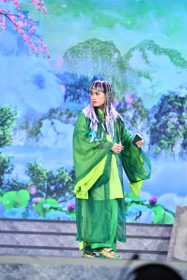 Nữ diễn viên miền Nam hiếm hoi diễn Táo Quân: Là đàn em chung trường với Trường Giang, cho con học trường quốc tế đắt đỏ - Ảnh 3. Nữ diễn viên miền Nam hiếm hoi diễn Táo Quân: Là đàn em chung trường với Trường Giang, cho con học trường quốc tế đắt đỏ - Ảnh 3.