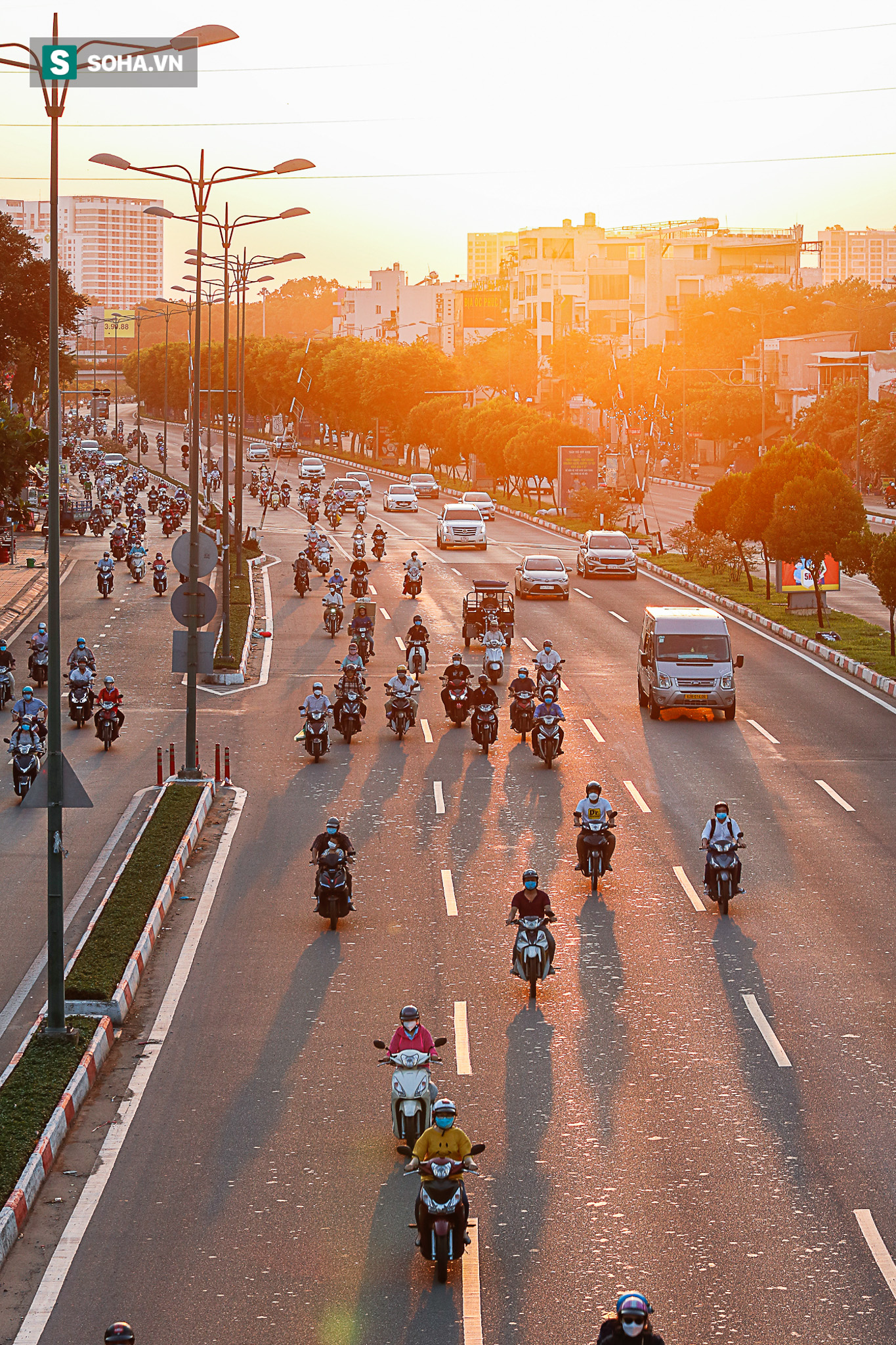 Tuyến đường 12 làn xe - hãy tưởng tượng một đường phố rộng lớn như vậy và rất ấn tượng. Hãy cùng xem qua những hình ảnh đẹp để cảm nhận được sự lớn lao và hấp dẫn của nó.