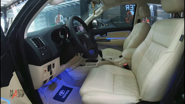 Chủ xe Toyota Fortuner chi 500 triệu đồng độ lại toàn bộ xe: Nội thất trần sao, ghế ngồi thương gia như Rolls-Royce - Ảnh 4.