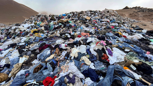 Bãi rác quần áo của thế giới: Mặt trái của thời trang nhanh siêu lợi nhuận và cái giá phải trả dành cho hành tinh này - Ảnh 7.