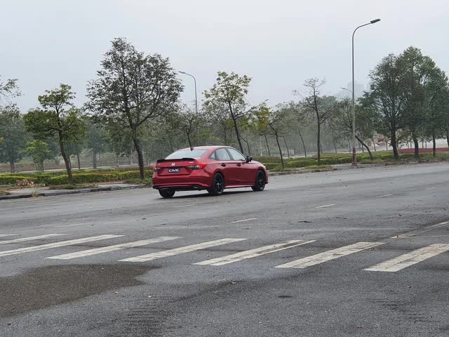 Honda Civic 2022 lộ nguyên hình tại Việt Nam: Ngày ra mắt đã rất gần, đối thủ xứng tầm của Corolla Altis và Mazda3 - Ảnh 2.
