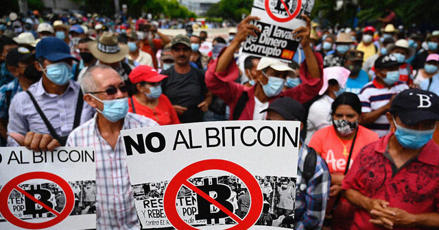Nền kinh tế El Salvador điêu đứng vì biến động giá Bitcoin - Ảnh 3.