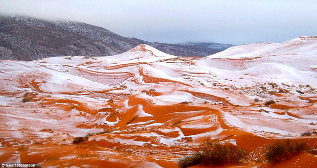  Giữa lòng Arab nóng bức, một sa mạc đang có tuyết phủ trắng xóa - Ảnh 7.