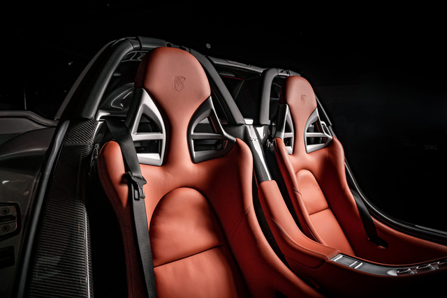Porsche Carrera GT bán đấu giá 2 triệu USD và đây cách các đại gia làm giàu từ siêu xe - Ảnh 7.