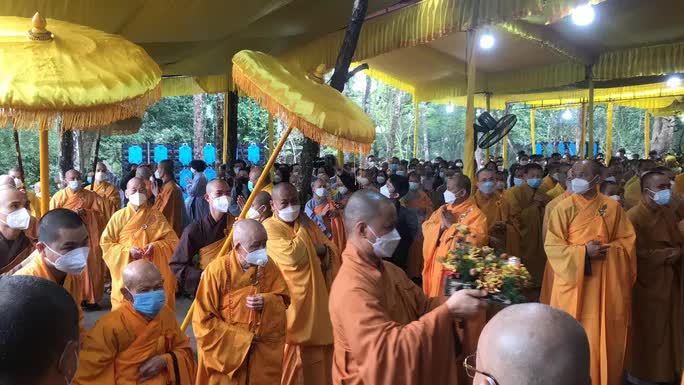 Lễ nhập kim quan Thiền sư Thích Nhất Hạnh - Ảnh 1. Lễ nhập kim quan Thiền sư Thích Nhất Hạnh - Ảnh 1.