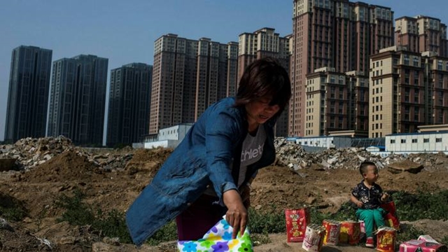 Cạm bẫy tiềm ẩn từ chính sách cải cách bất động sản của Trung Quốc - Ảnh 1.