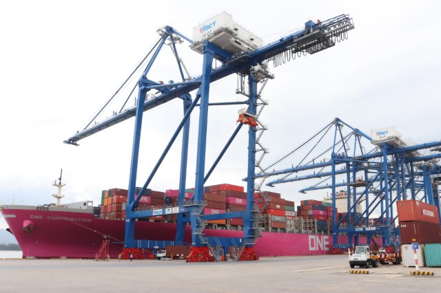 Hơn 60 triệu tấn hàng hóa qua cảng biển trong tháng 1 - Ảnh 1.