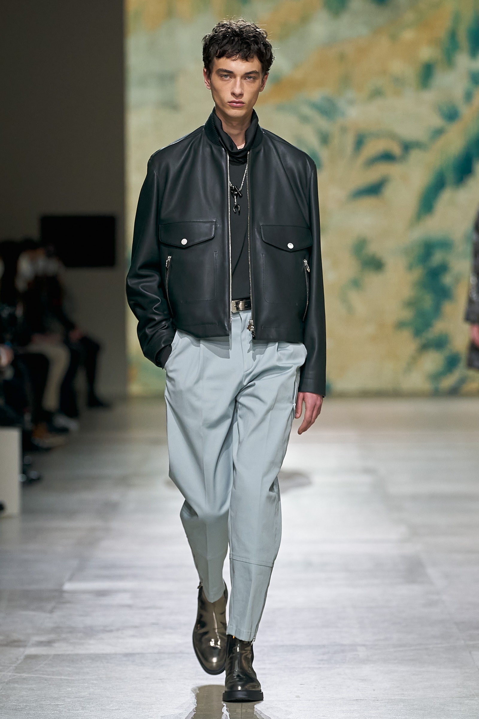 Bộ sưu tập thời trang nam Thu - Đông 2022 của Hermès: Tôn vinh sự nam tính sang trọng - Ảnh 2.