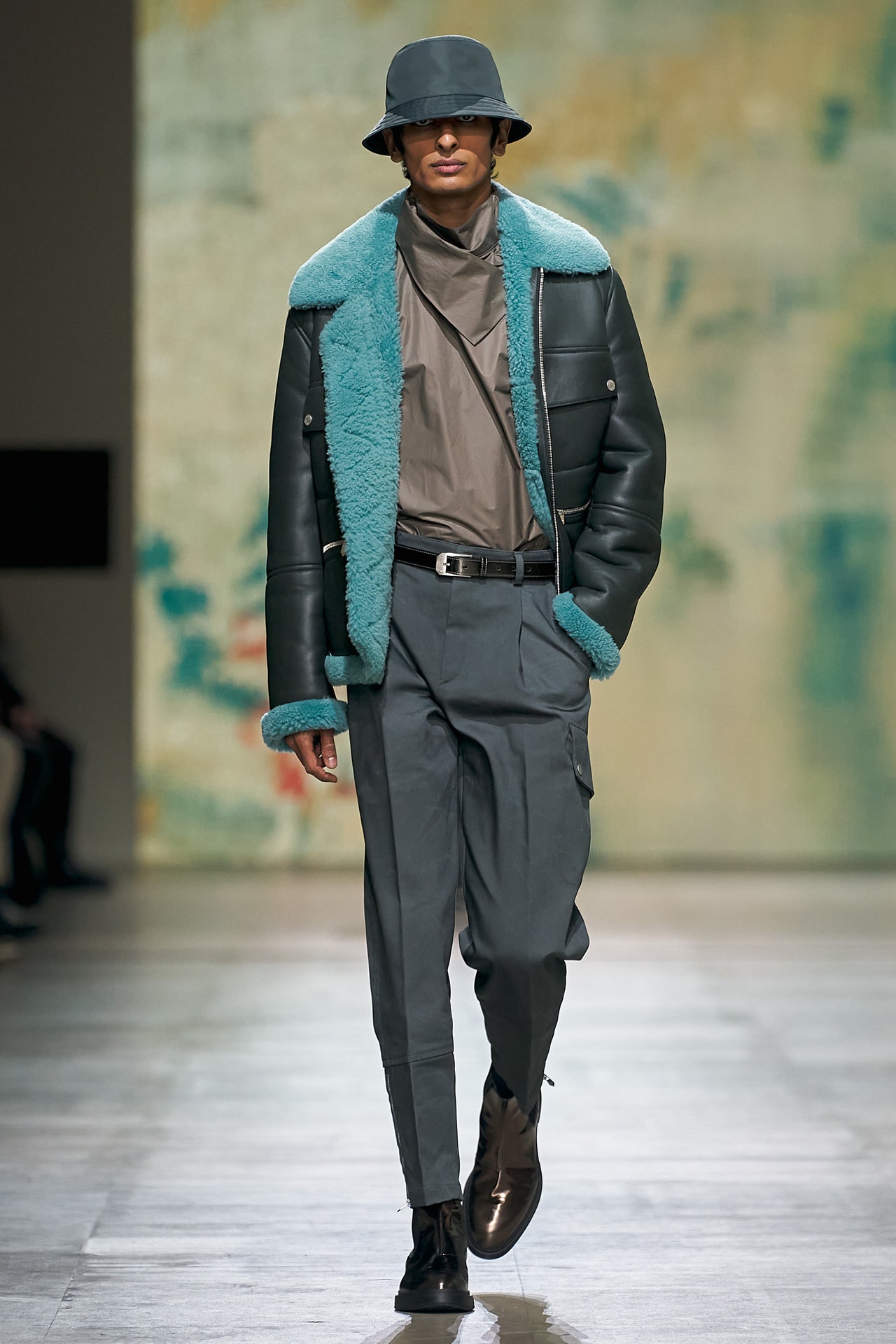Bộ sưu tập thời trang nam Thu - Đông 2022 của Hermès: Tôn vinh sự nam tính sang trọng - Ảnh 4.