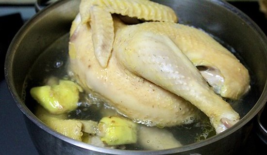 Đi chợ chọn gà ăn Tết nếu thấy con gà có 3 đặc điểm sau phải mua ngay vì chắc chắn là gà ngon sạch, lại không lo gian thương bơm nước, dùng chất tạo vàng - Ảnh 4.