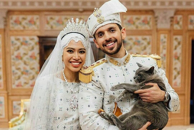 3 chiếc váy cưới xa hoa công chúa Brunei diện trong 10 ngày hôn lễ - Ảnh 1.