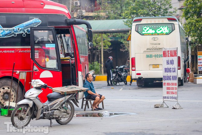  Ngỡ ngàng với hình ảnh vắng lặng ở bến xe Hà Nội ngày cận Tết  - Ảnh 11.