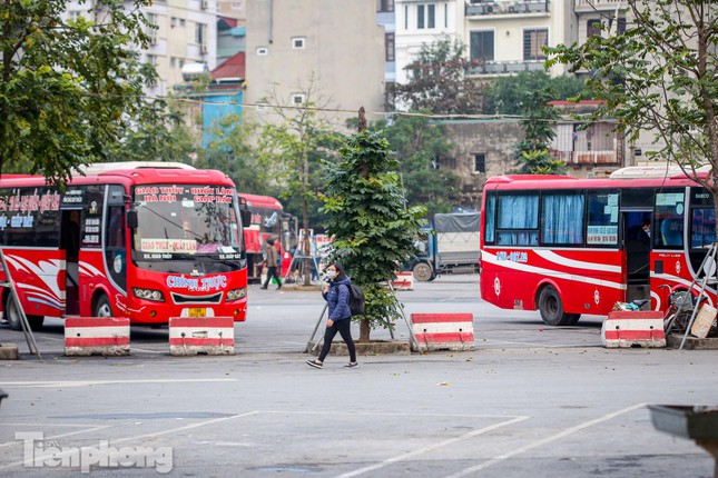  Ngỡ ngàng với hình ảnh vắng lặng ở bến xe Hà Nội ngày cận Tết  - Ảnh 12.