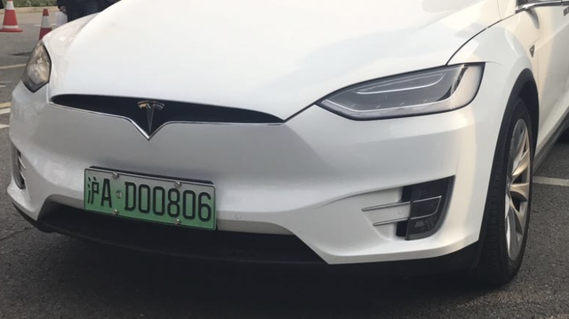 Chỉ bằng cách lợi dụng một quy định về giao thông, Tesla đã chinh phục cả thành phố Thượng Hải - Ảnh 2.