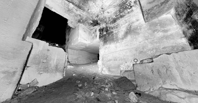Nhà hang động siêu phàm được chạm khắc bằng tay: Nhìn ngoài như đống đổ nát, bước vào trong là công trình kỳ vĩ ai nấy ngả mũ thán phục - Ảnh 2.