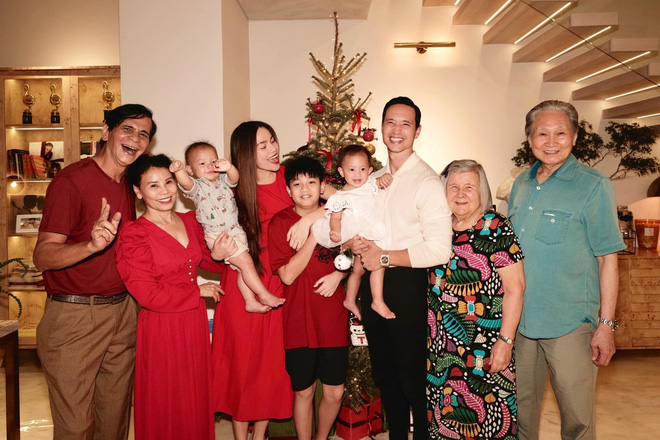 Cậu cả nhà đại gia Cường Đô La: Sinh ra từ vạch đích, học trường quốc tế với học phí hơn nửa tỷ đồng/năm, được 4 bố mẹ chiều chuộng hết mực - Ảnh 4.