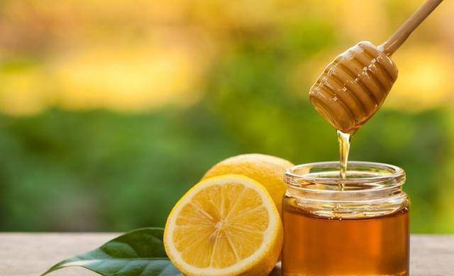 Uống 1 cốc nước mật ong vào buổi sáng giúp kéo dài tuổi thọ nhưng nếu phạm phải 4 sai lầm này thì chỉ gây họa thêm cho cơ thể mà thôi - Ảnh 1.