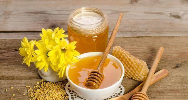 Uống 1 cốc nước mật ong vào buổi sáng giúp kéo dài tuổi thọ nhưng nếu phạm phải 4 sai lầm này thì chỉ gây họa thêm cho cơ thể mà thôi - Ảnh 3.